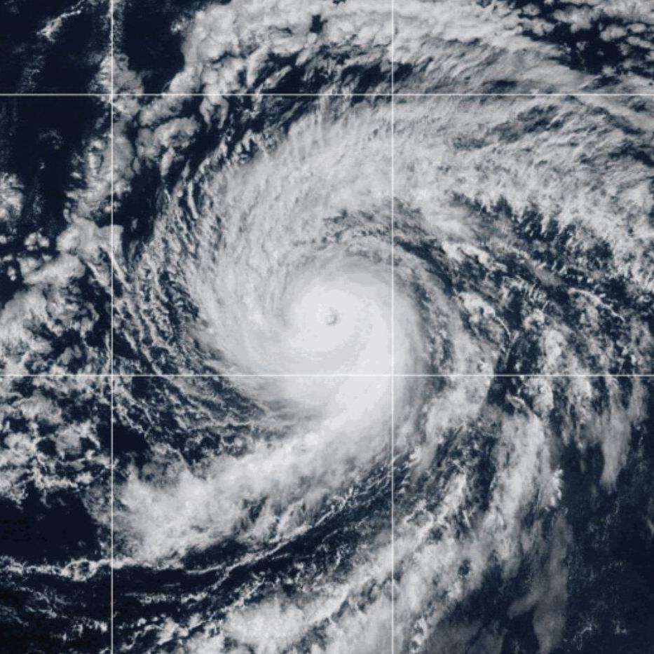 Hurricane Kiko is weakening on a forecast path expected to take it north of Hawaii